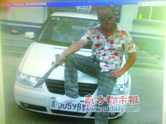 就是轉(zhuǎn)發(fā)了這張圖片，為顧遼遠招來了拘留風波。圖片來自相關網(wǎng)帖的百度快照
