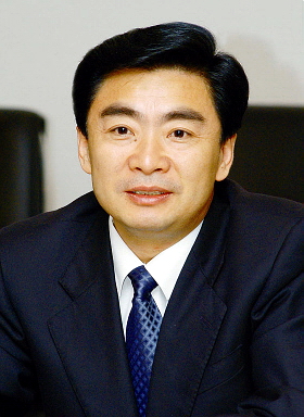 中央批準王榮調(diào)任深圳市委副書記