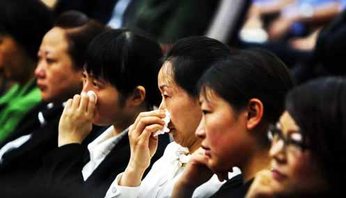 警示教育會現(xiàn)場上，不少市民聽得熱淚盈眶。圖片來源：重慶晚報