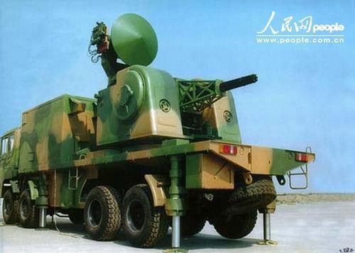 國產(chǎn)“陸盾”2000型近程防空武器系統(tǒng)配有4個射擊穩(wěn)定器，發(fā)射之前穩(wěn)定器放下，以提高射擊時的穩(wěn)定性。