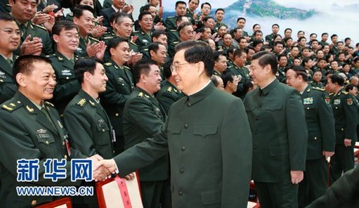 10月27日，中共中央總書(shū)記、國(guó)家主席、中央軍委主席胡錦濤在北京會(huì)見(jiàn)國(guó)防大學(xué)第五次黨代表大會(huì)全體代表。新華社記者 李剛 攝