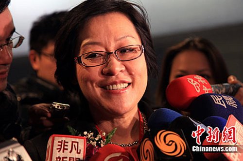 1月6日，劉少奇之女劉亭在臺北出席“第一屆兩岸女企業(yè)家高峰論壇”。劉亭現(xiàn)任聯(lián)亞集團(tuán)董事長兼總裁，是次以全國工商聯(lián)女企業(yè)商會會長名義率團(tuán)赴臺參加論壇，這也是劉亭首度赴臺。中新社記者 關(guān)向東 攝 