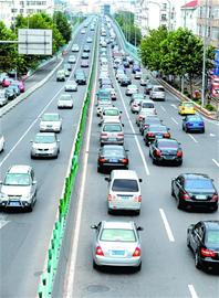 青島黃標(biāo)車限行成一紙空文 車主坦然交警環(huán)保無(wú)奈