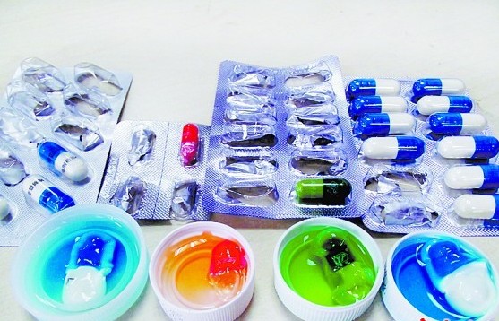 浸泡一個小時，四種膠囊殼均掉色嚴(yán)重。