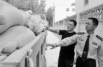 民警查獲的假水泥。