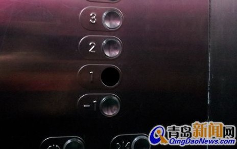 悅喜客來(lái)電梯按鈕被挖空電線裸露 兒童險(xiǎn)觸電