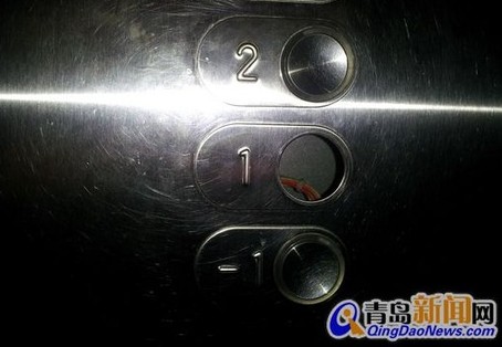 悅喜客來(lái)電梯按鈕被挖空電線裸露 兒童險(xiǎn)觸電