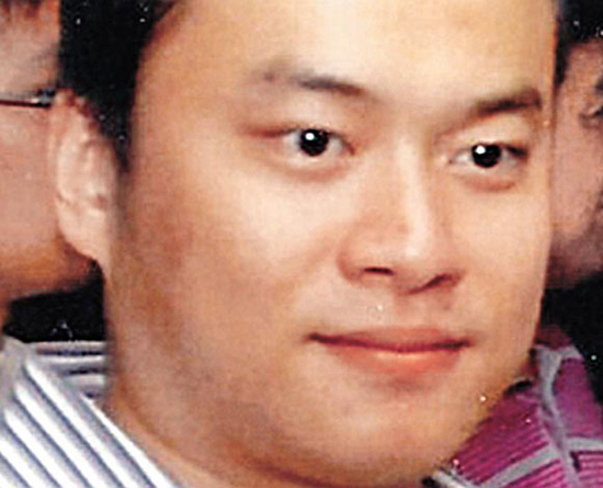 在新加坡撞車的限量版法拉利，車主為四川富豪馬馳，其妻子為四川電視臺前新聞主播何婷婷