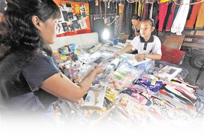 青島11歲女孩夜市擺攤掙學費