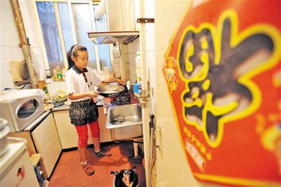 青島11歲女孩夜市擺攤掙學費