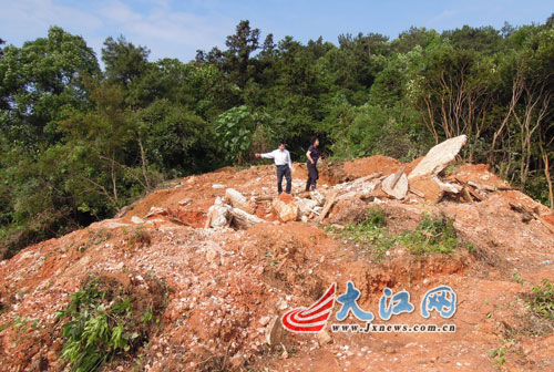 學(xué)者墳?zāi)乖鈴?qiáng)拆，尸骨被支鍋火化