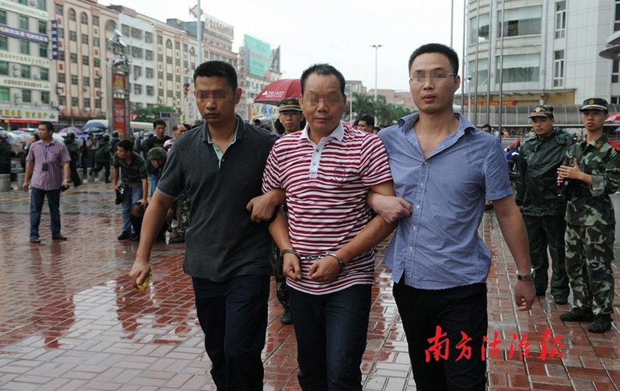 抓獲涉黑犯罪團伙主犯胡某昇。南方法治報 錢文攀 攝