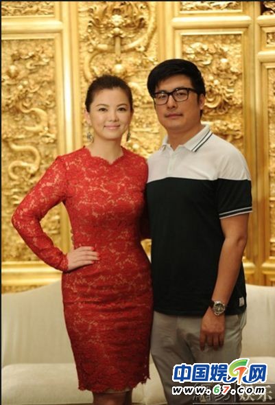 李湘露內衣顯豐滿 雙手忙遮肚腩