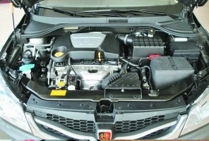 有車主投訴榮威350手動擋變速箱有異響，具體表現(xiàn)在怠速時中控臺有“噠噠”的輕微異響，汽車啟動后明顯能聽到“噠噠”聲