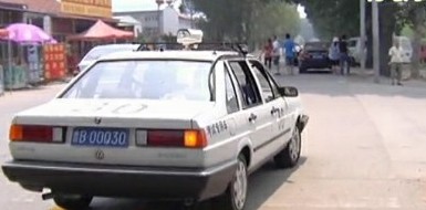城運駕校學(xué)員碰壞車把手被要2500 考試被封殺