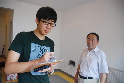 青島城市游俠驗房師:月入8千 每塊磚都檢查 青島城市游俠驗房師:月入8千 每塊磚都檢查