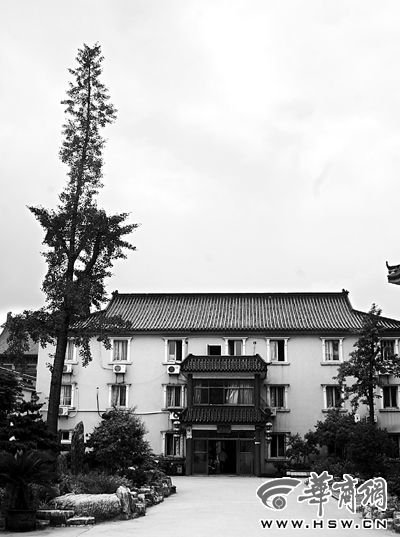 江蘇省鎮(zhèn)江市丹徒區(qū)辛豐鎮(zhèn)古大圣寺。最顯眼的不是大雄寶殿等殿堂，而是安養(yǎng)了170 余位老人。安養(yǎng)院本報(bào)記者孫強(qiáng)攝