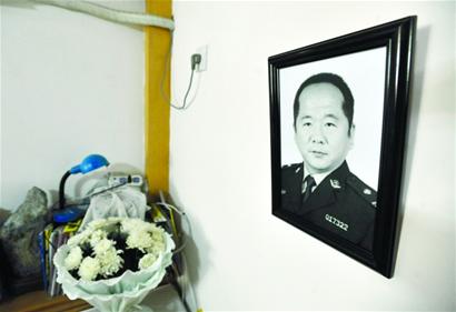 青島李村交警王修盛被轎車(chē)撞飛30米犧牲 最后時(shí)刻讓?xiě)?zhàn)友閃開(kāi)