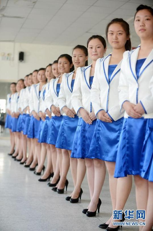 禮儀小姐訓練課程揭秘 一顰一笑動人