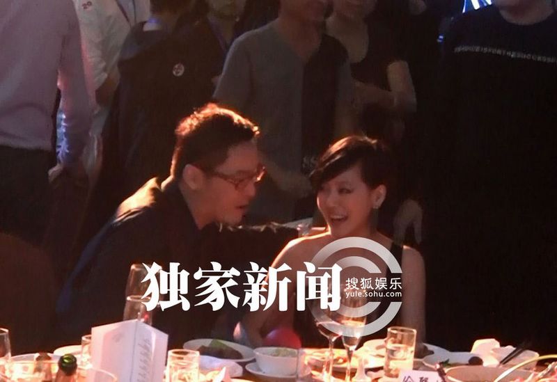 港臺(tái)大陸三地明星齊聚酒會(huì) 小S雷人熱舞high翻全場(chǎng) 港臺(tái)大陸三地明星齊聚酒會(huì) 小S雷人熱舞high翻全場(chǎng)