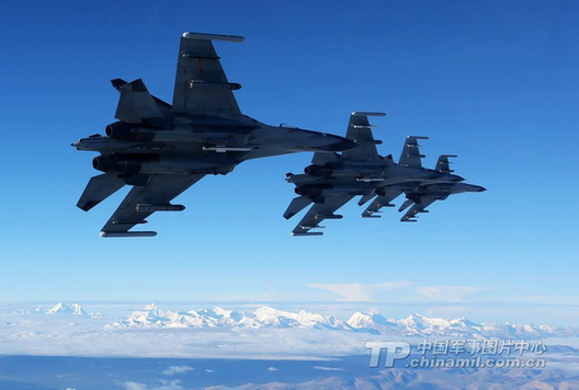 中國空軍重型三代戰(zhàn)機(jī)掛實彈巡航喜馬拉雅山脈