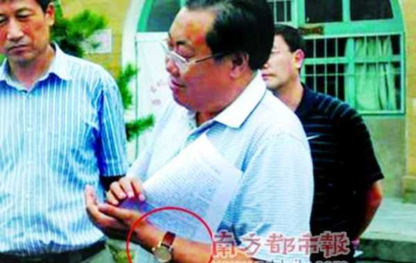 大學(xué)生要求公開微笑局長工資 陜西財(cái)政廳:不屬公開范圍