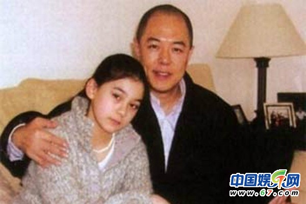 畢福劍愛(ài)女驚艷胡軍女兒搞怪 明星父女私密合影