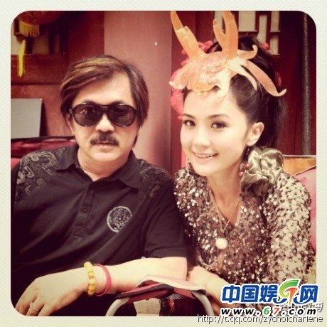 畢福劍愛(ài)女驚艷胡軍女兒搞怪 明星父女私密合影