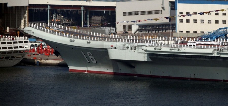 中國首艘航空母艦遼寧號(hào)正式交接入列