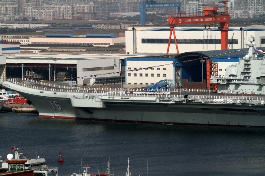 中國首艘航空母艦遼寧號(hào)正式交接入列