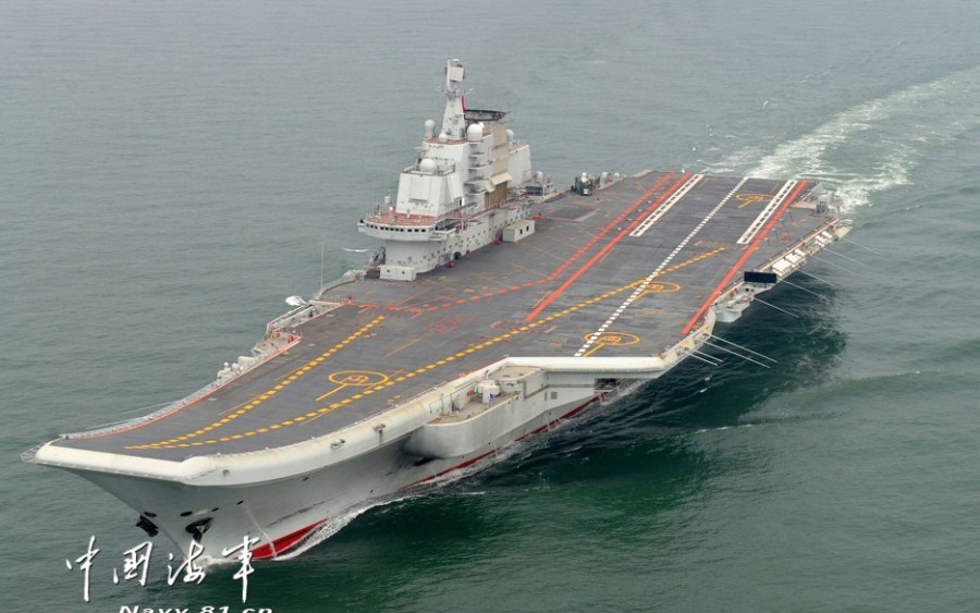 中國首艘航空母艦遼寧號(hào)正式交接入列