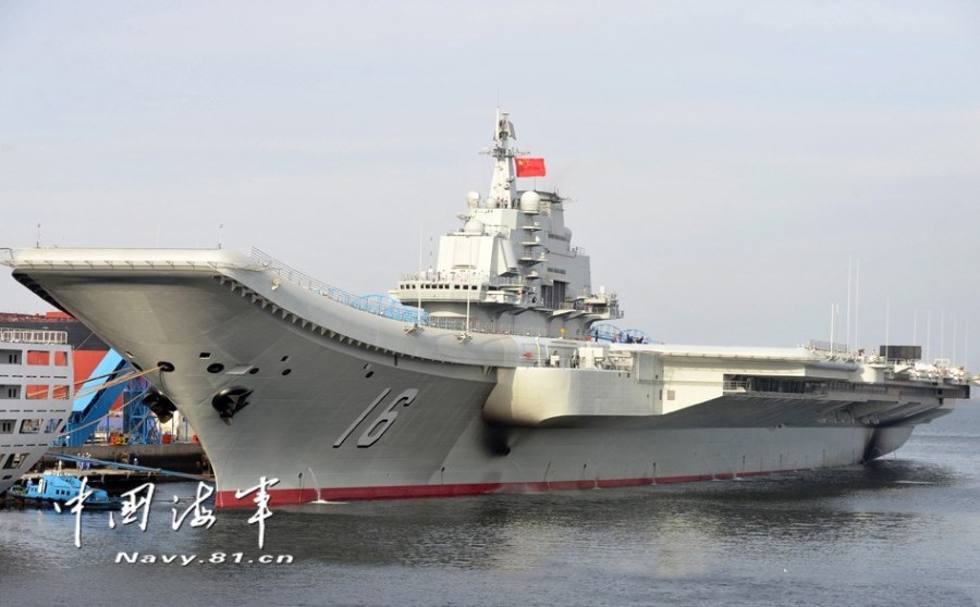 中國首艘航空母艦遼寧號(hào)正式交接入列