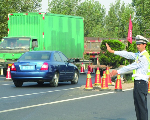 返程高峰今襲來 免費(fèi)走高速今晚12時結(jié)束 返程高峰今襲來 免費(fèi)走高速今晚12時結(jié)束