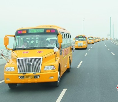 不避讓校車(chē)一次記6分 校車(chē)?？宽毻＼?chē)等待不得超車(chē)