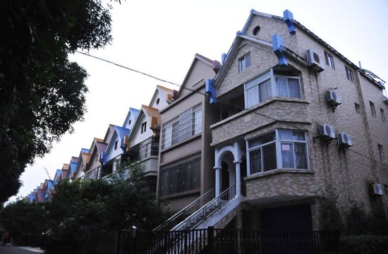 廣州番禺城管局政委蔡彬妻子名下別墅所在的社區(qū)。