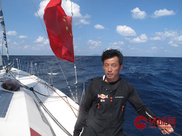 青島人駕青島號(hào)抵釣魚(yú)島海域 遭日艦機(jī)包夾