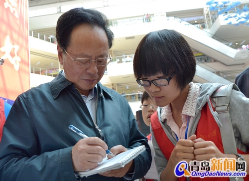 市委常委、宣傳部長胡紹軍寄語小記者