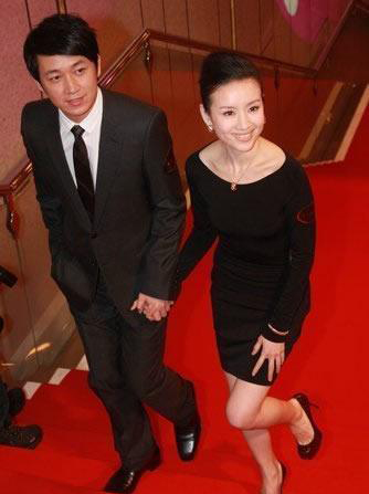 潘粵明起訴董潔團(tuán)隊(duì)誹謗 恩愛夫妻怒目相向