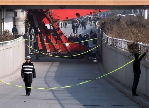 哈爾濱在建工地發(fā)生架橋機倒塌事故 多人傷亡
