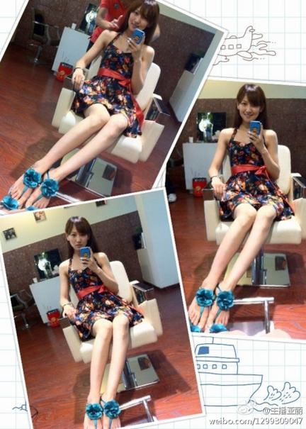 國足隊長杜威主動示愛浙江美女主播亞麗 蜂腰長腿似侯佩岑