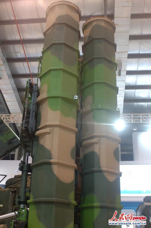 FD-2000中遠(yuǎn)程導(dǎo)彈發(fā)射筒。攝影：閆嘉琪