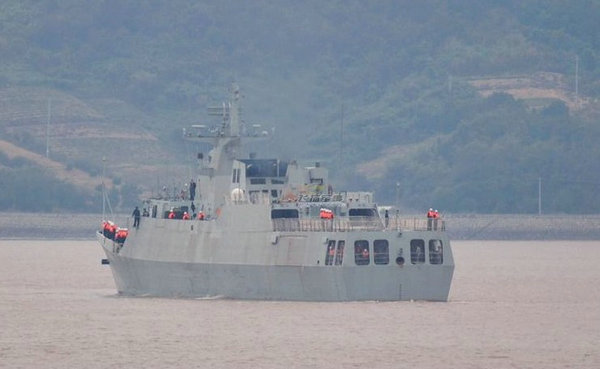 原文配圖：國產新型護衛(wèi)艦正在海上進行航行測試。