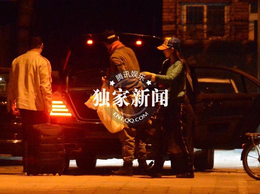 任重回京女友曝光似張儷百萬豪車接機(jī) 直奔父母家已然成“熟人”