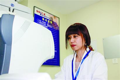 青島美女驗光師:準(zhǔn)確度超電腦 顧客掛號等堪比專家門診