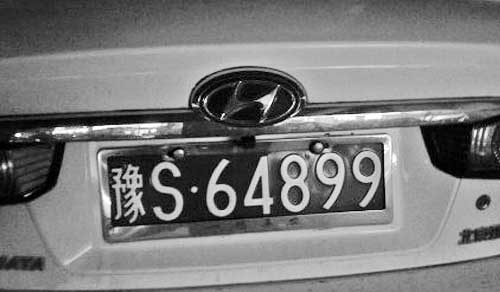曝交通執(zhí)法車(chē)奔波300公里現(xiàn)身歌廳門(mén)口