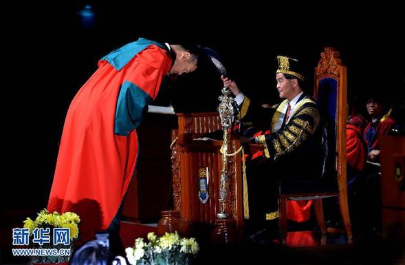 （體育）（3）香港大學(xué)向姚明頒授名譽(yù)社會科學(xué)博士學(xué)位