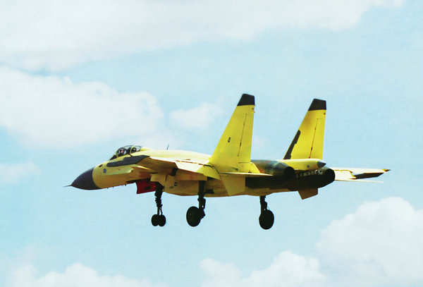 資料圖：國產(chǎn)殲-15艦載戰(zhàn)機(jī)。