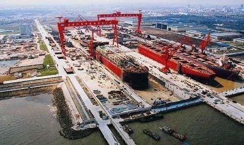 資料圖：外媒稱中國已造四艘航母龍骨，此為中國某造船廠。