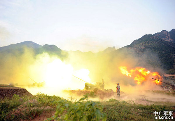 資料圖：成都軍區(qū)某高炮團(tuán)實(shí)施復(fù)雜電磁對抗演練。