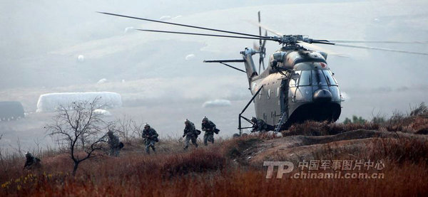 資料圖：南京軍區(qū)機(jī)降部隊(duì)投入戰(zhàn)斗。